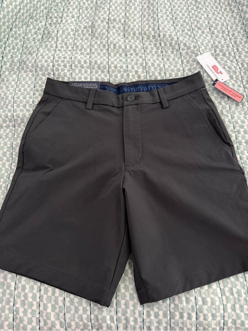 Vineyard Vines Men's Black Flat-Front Performance Shorts